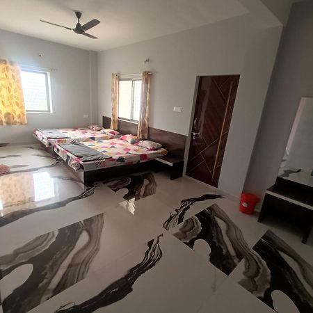 Matoshree Guesthouse Akalkot Kültér fotó